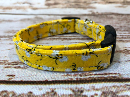 Bee dog collar, yellow dog collar, bees, sparkle bees, adjustable, washable, fabric dog collar, dog collar girl, yellow bees, bumble bee