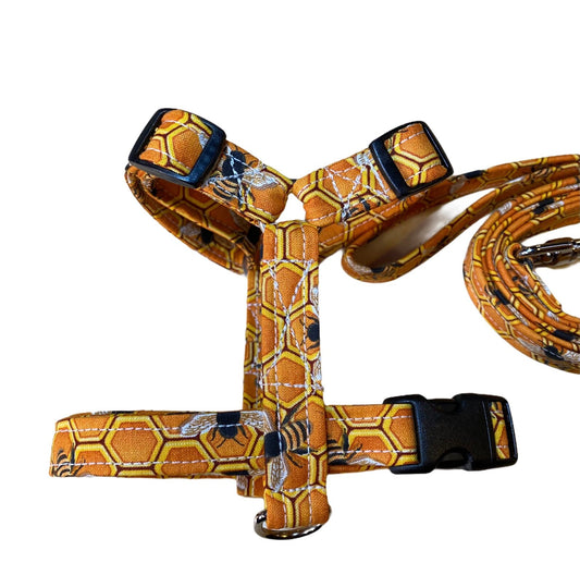 Bee dog harness, dog harness and leash set, honey bee dog harness, honey comb, step in harness, standard Roman harness, washable, soft, bees