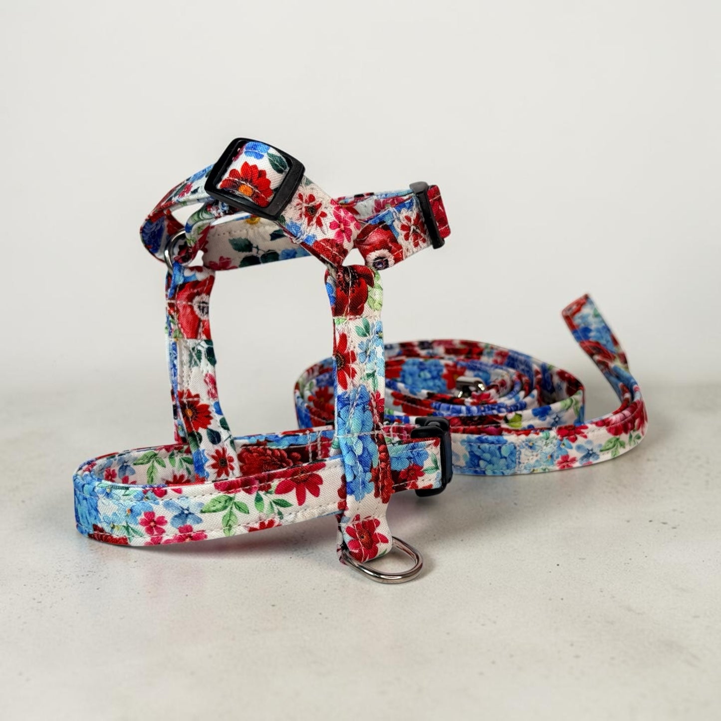 Patriotic Floral Dog harness, Standard roman harness or Step in harness. With or without matching leash
