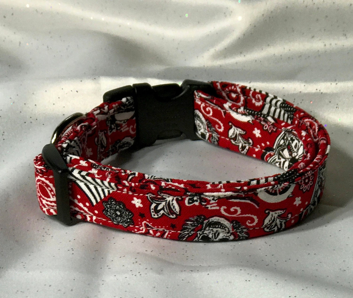 Motorcycle dog collar, bandana print, skull dog collar, adjustable collar, washable, side release collar, fabric dog collar, red, skulls
