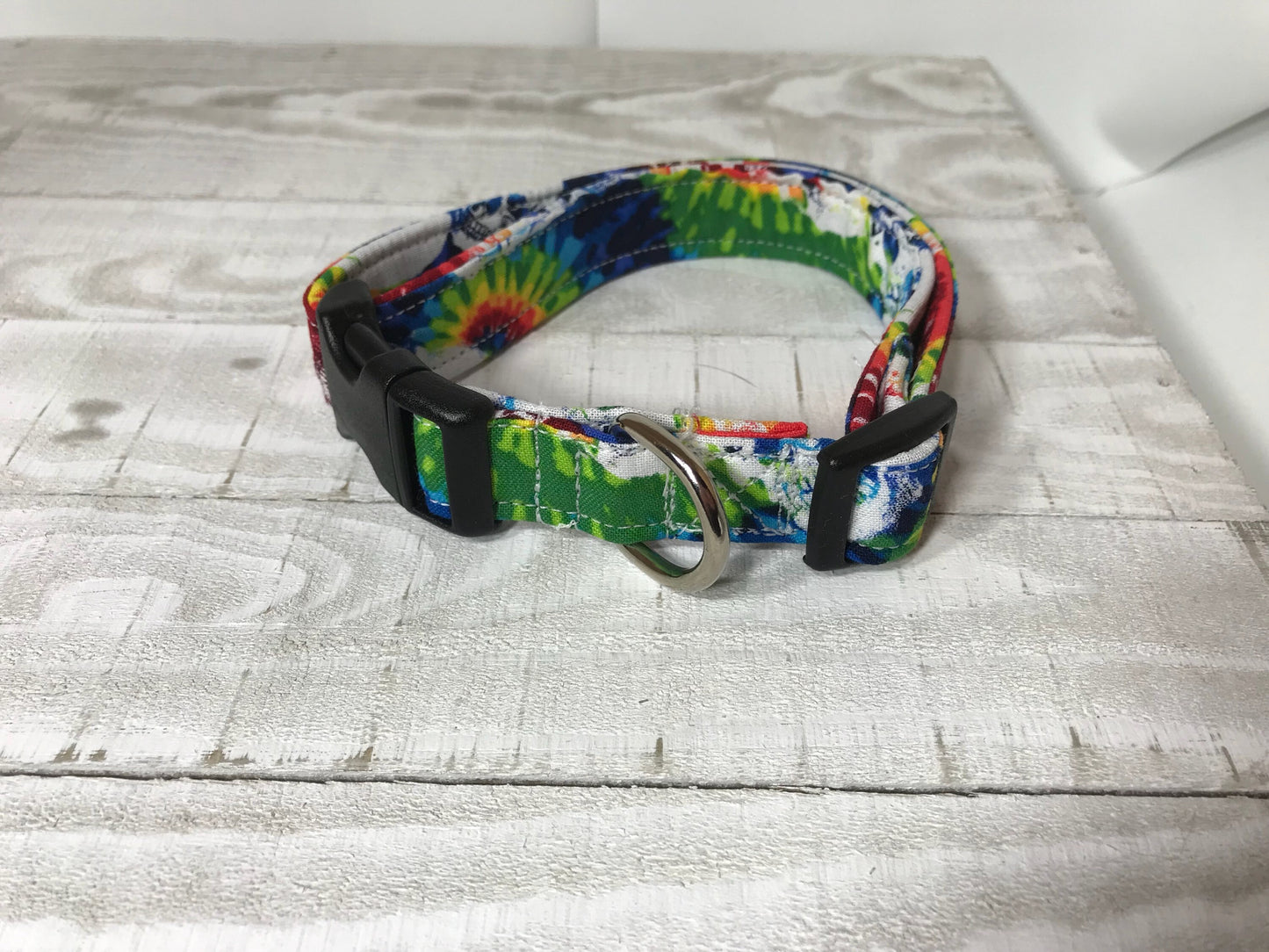 Tie dye skull dog collar, adjustable collar, side release collar, washable, fabric dog collar, skull dog collar, tie dye, red, green, blue