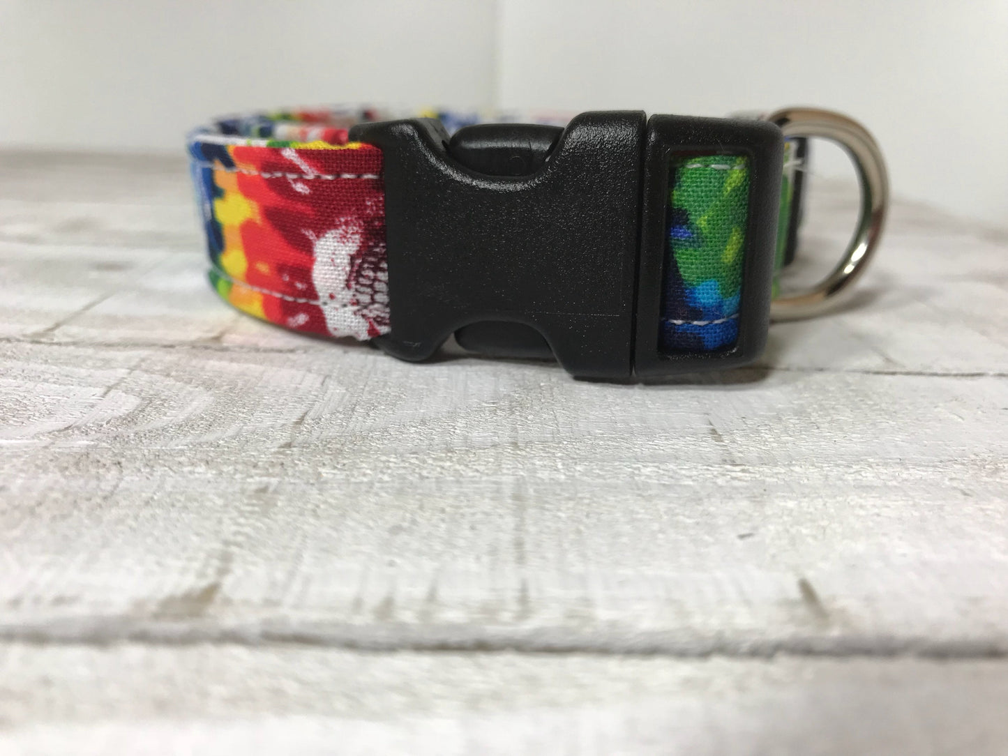 Tie dye skull dog collar, adjustable collar, side release collar, washable, fabric dog collar, skull dog collar, tie dye, red, green, blue