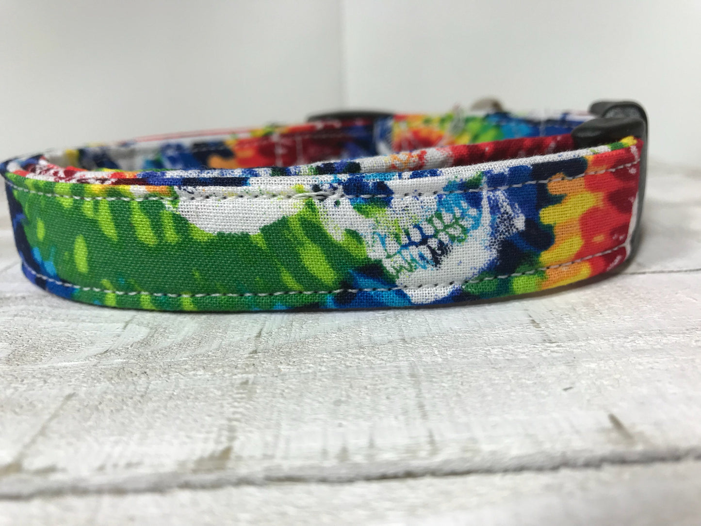 Tie dye skull dog collar, adjustable collar, side release collar, washable, fabric dog collar, skull dog collar, tie dye, red, green, blue