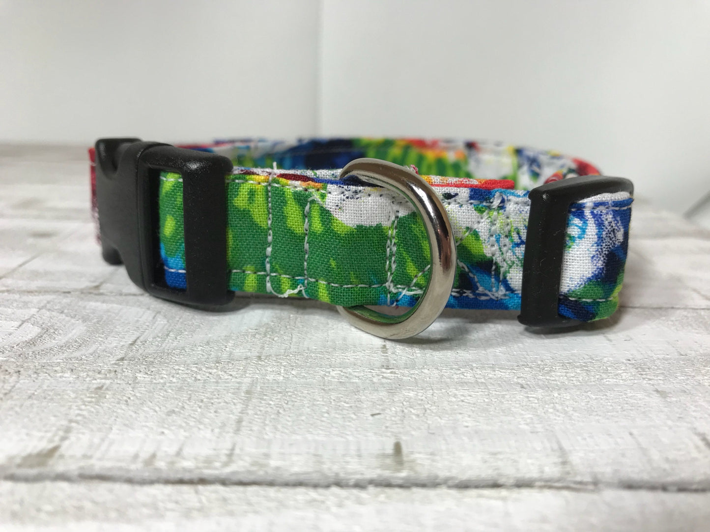 Tie dye skull dog collar, adjustable collar, side release collar, washable, fabric dog collar, skull dog collar, tie dye, red, green, blue