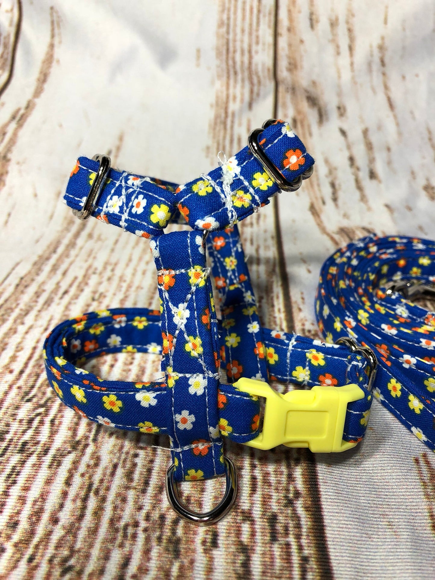 Floral dog harness and matching leash set, standard roman dog harness, step in dog harness, girl dog harness, adjustable pet harness, washable pet harness
