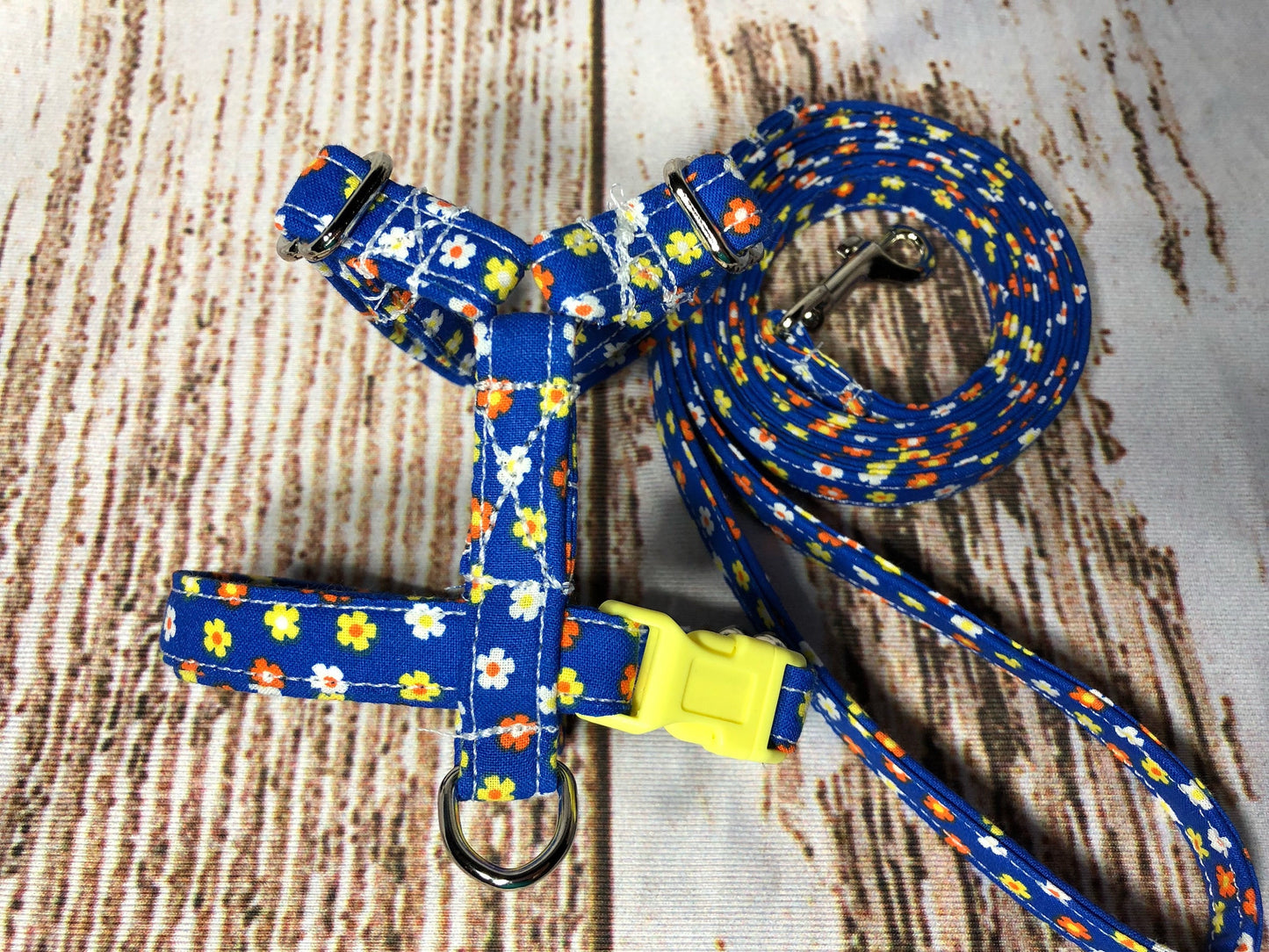 Floral dog harness and matching leash set, standard roman dog harness, step in dog harness, girl dog harness, adjustable pet harness, washable pet harness