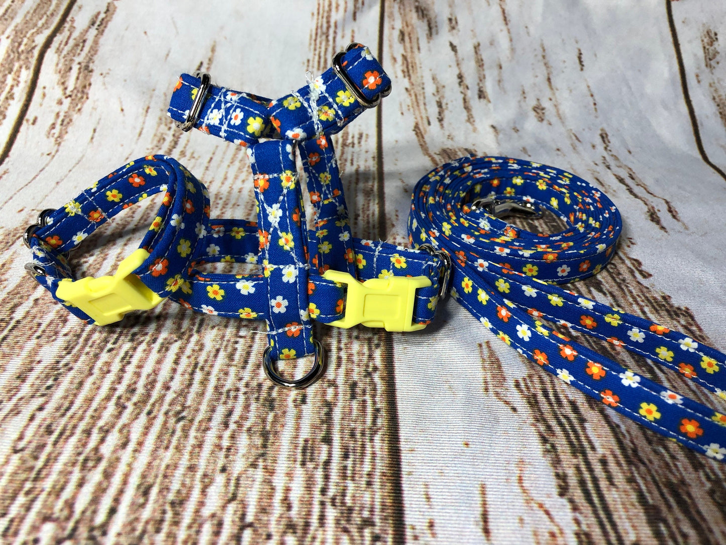 Floral dog harness and matching leash set, standard roman dog harness, step in dog harness, girl dog harness, adjustable pet harness, washable pet harness