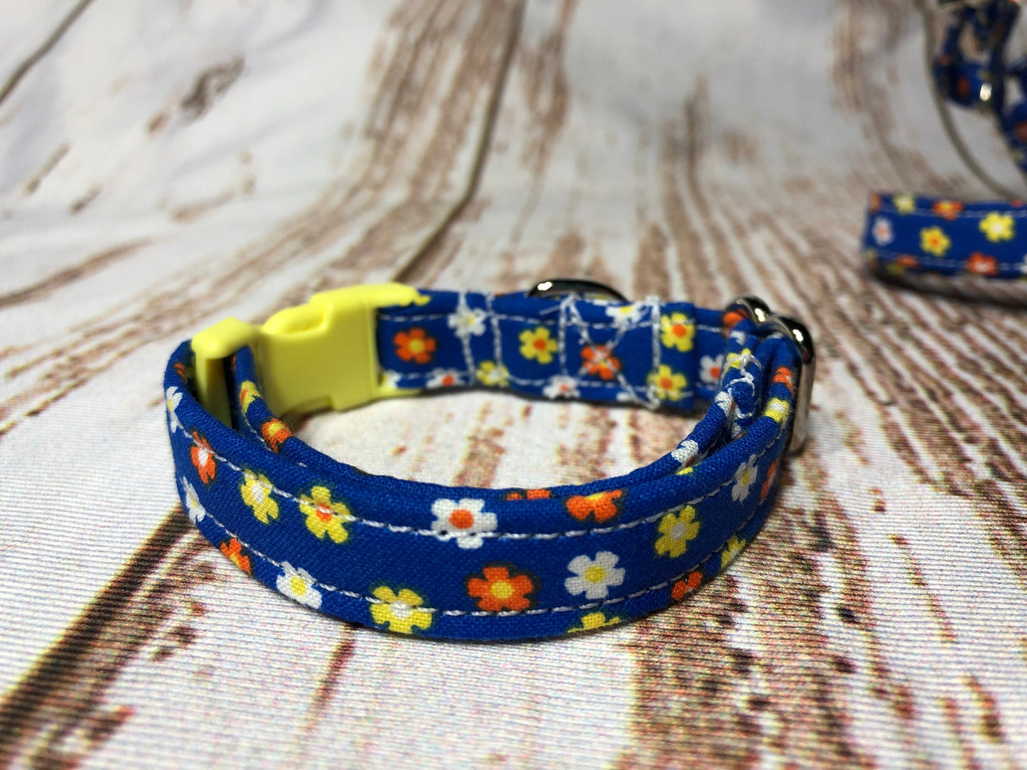 Floral dog harness and matching leash set, standard roman dog harness, step in dog harness, girl dog harness, adjustable pet harness, washable pet harness