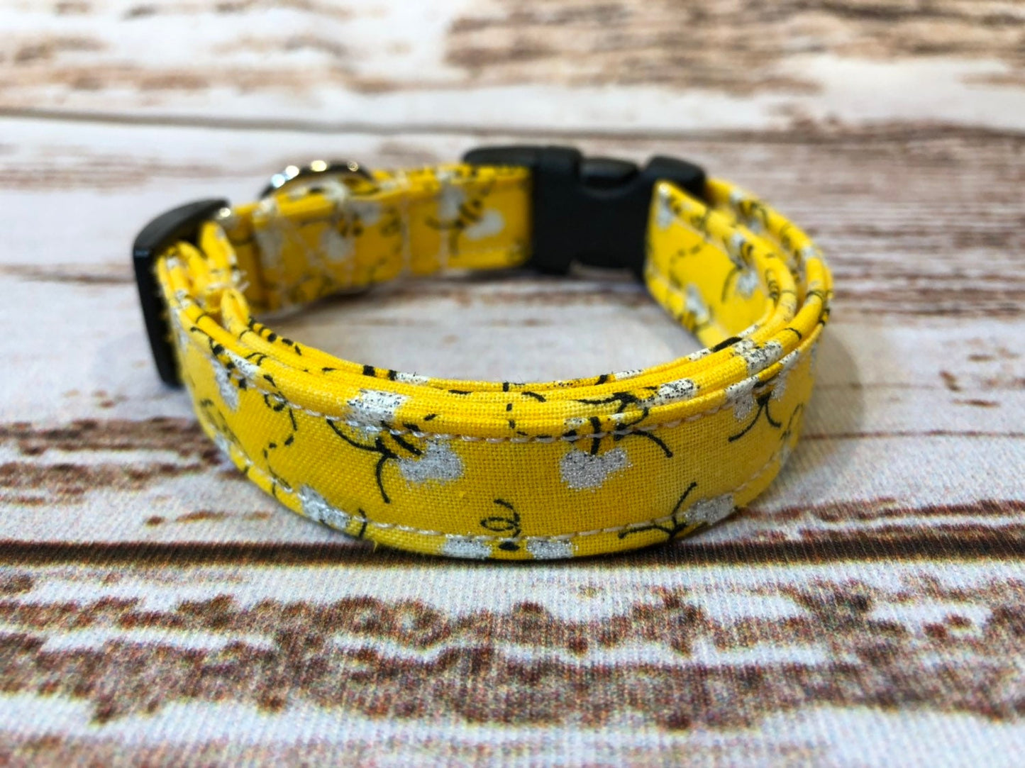 Bee dog collar, yellow dog collar, bees, sparkle bees, adjustable, washable, fabric dog collar, dog collar girl, yellow bees, bumble bee