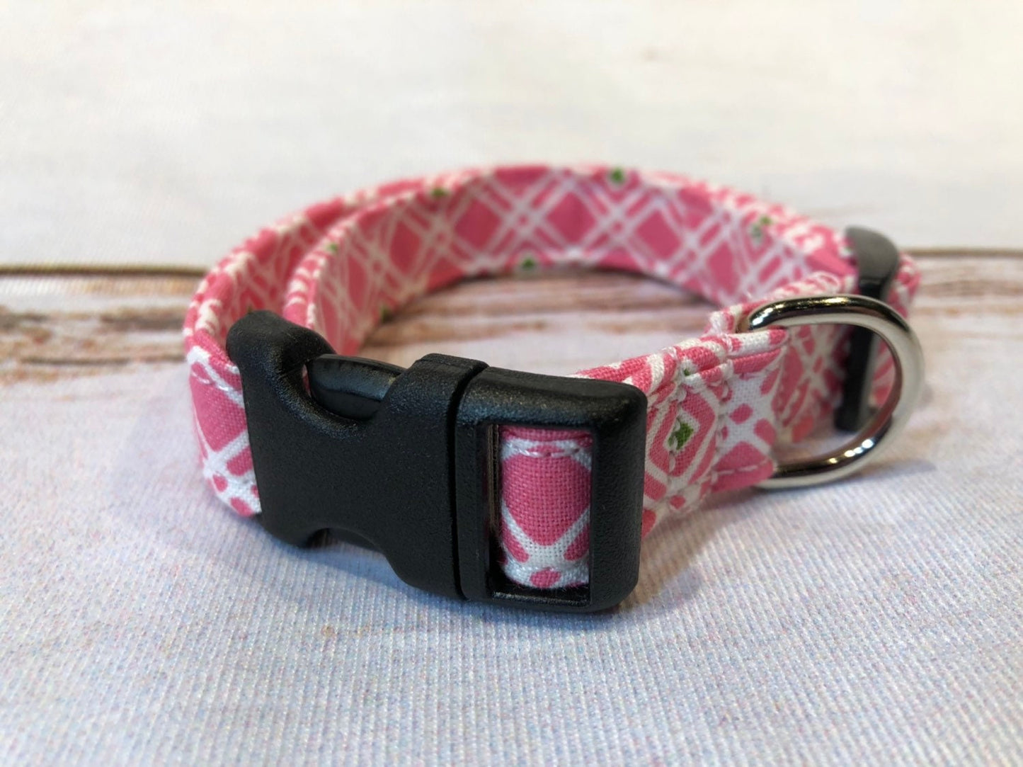 Dog Collar, dog collar girl, pink dog collar, adjustable collar, buckle dog collar, side release, pink collar, bubble gum pink, geometric