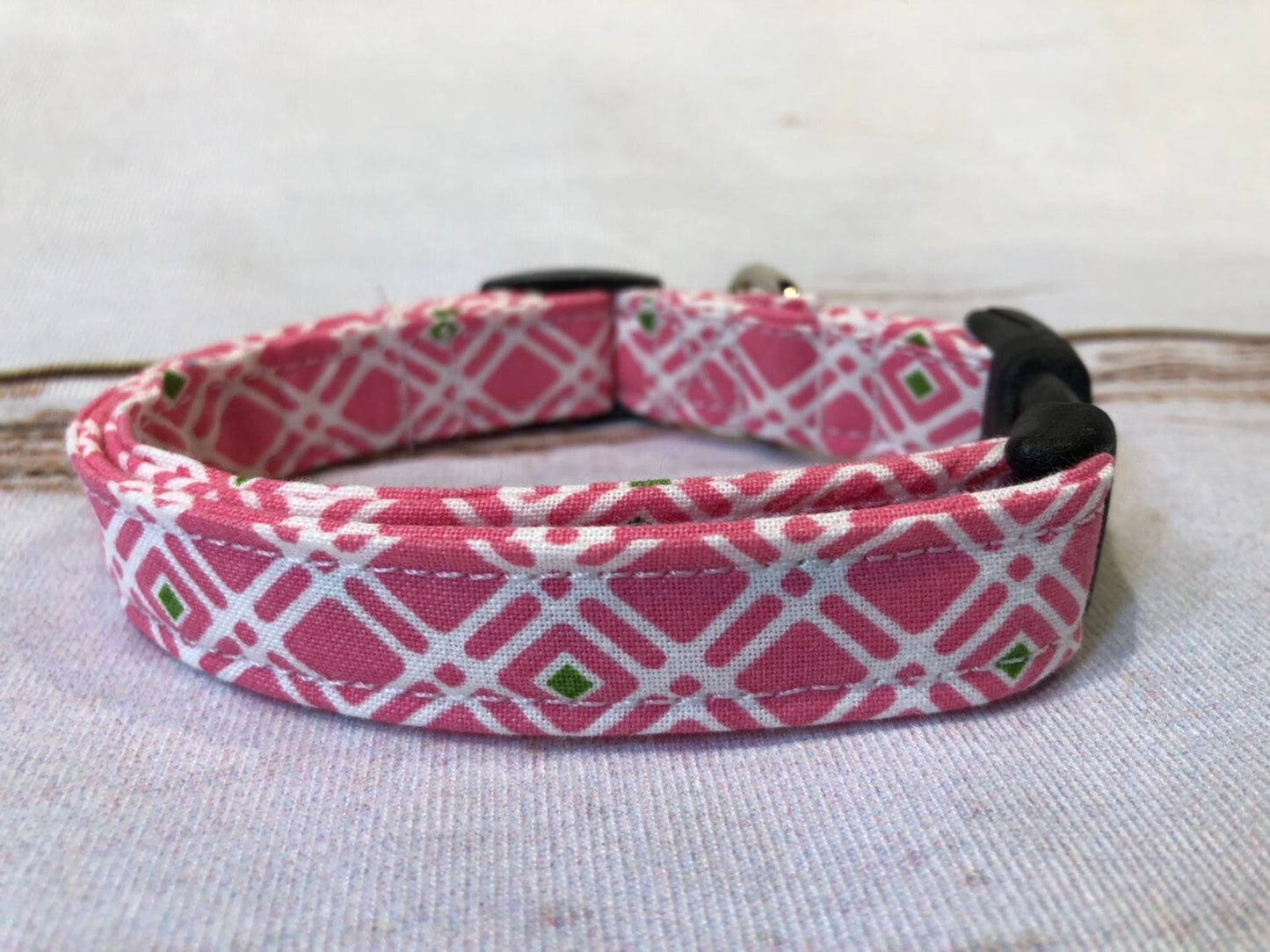Dog Collar, dog collar girl, pink dog collar, adjustable collar, buckle dog collar, side release, pink collar, bubble gum pink, geometric