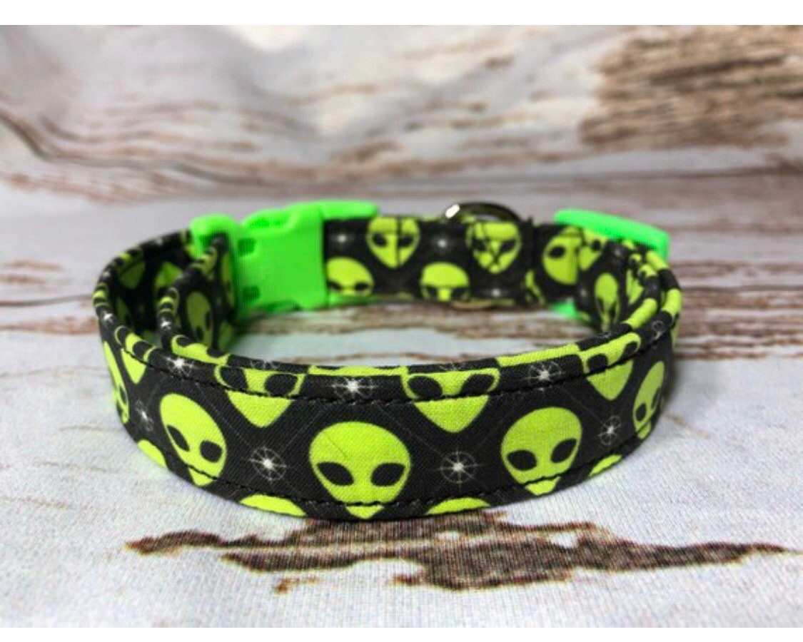 Alien dog collar - Handmade side release dog collar