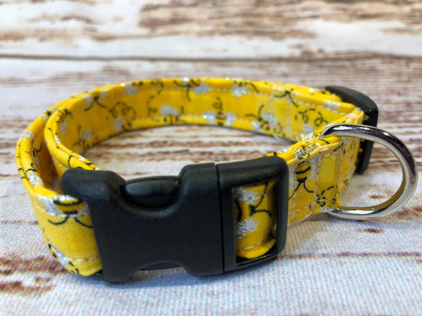 Bee dog collar, yellow dog collar, bees, sparkle bees, adjustable, washable, fabric dog collar, dog collar girl, yellow bees, bumble bee