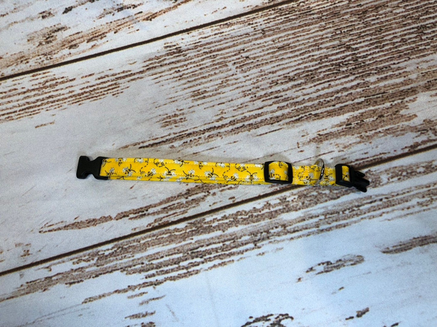 Bee dog collar, yellow dog collar, bees, sparkle bees, adjustable, washable, fabric dog collar, dog collar girl, yellow bees, bumble bee