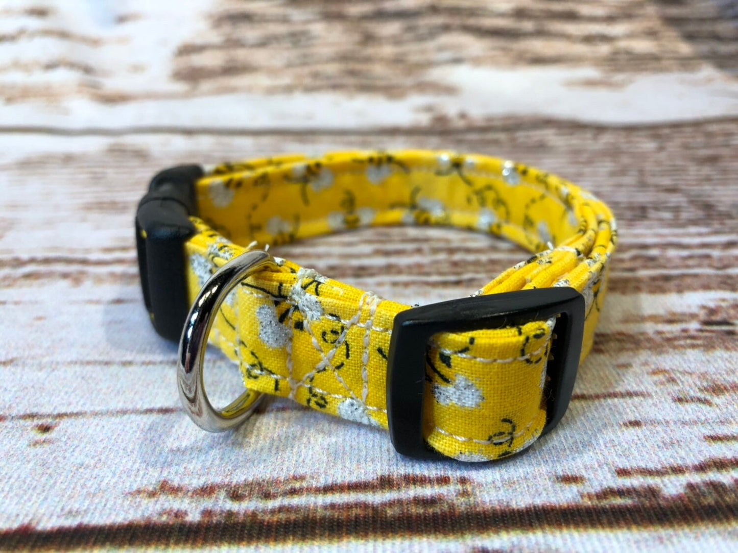 Bee dog collar, yellow dog collar, bees, sparkle bees, adjustable, washable, fabric dog collar, dog collar girl, yellow bees, bumble bee