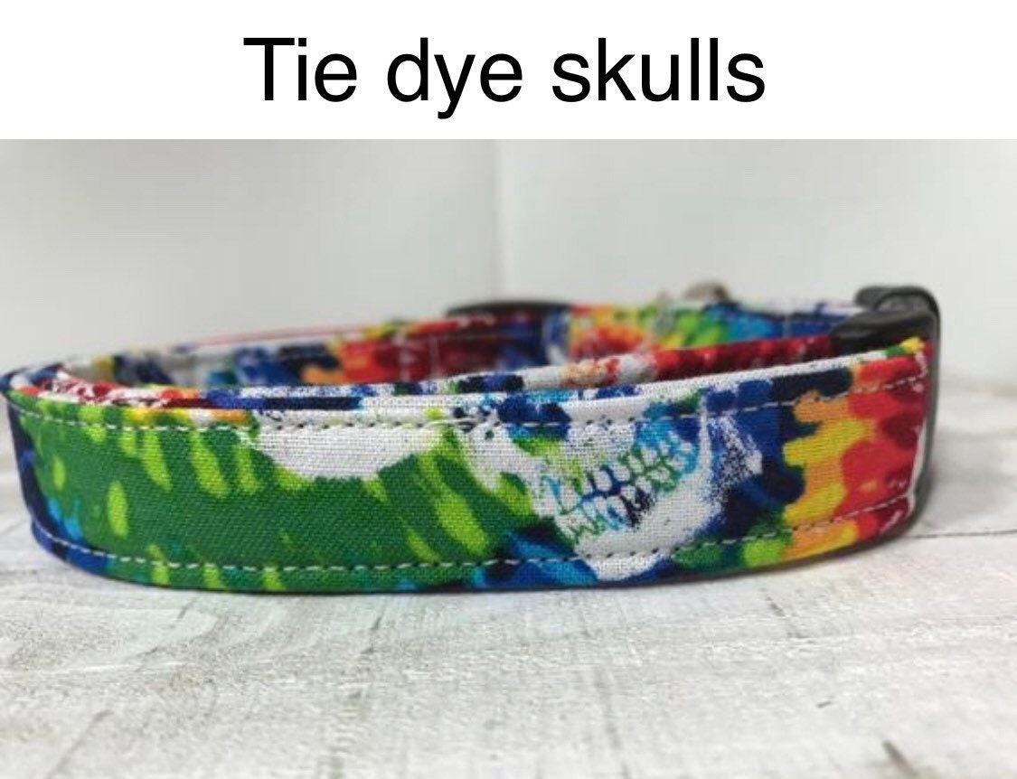 Tie dye skull dog collar, adjustable collar, side release collar, washable, fabric dog collar, skull dog collar, tie dye, red, green, blue