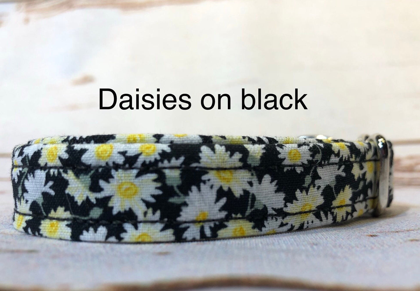 Dog Collar, dog colla girl, martingale collar, adjustable collar, nylon collar, buckle dog collar, daisy dog collar, daisy, daisies on black