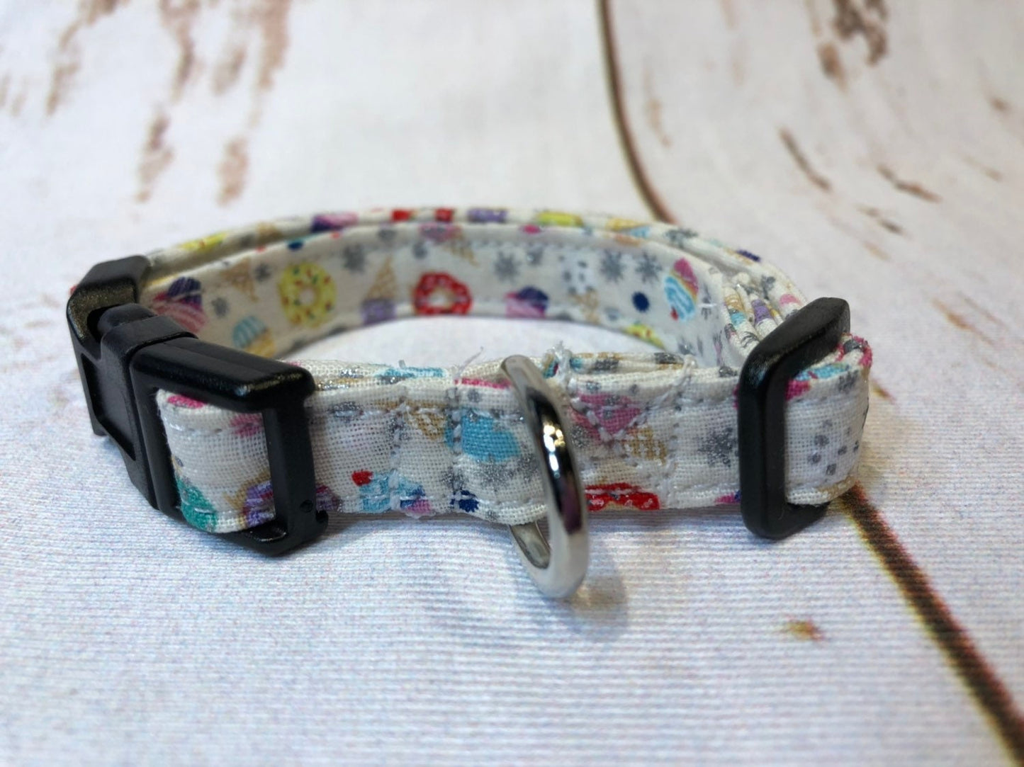 Dog Collar, girl dog collar, cupcake dog collar, food dog collar, adjustable collar, buckle dog collar, cupcake print, cupcake dog collar