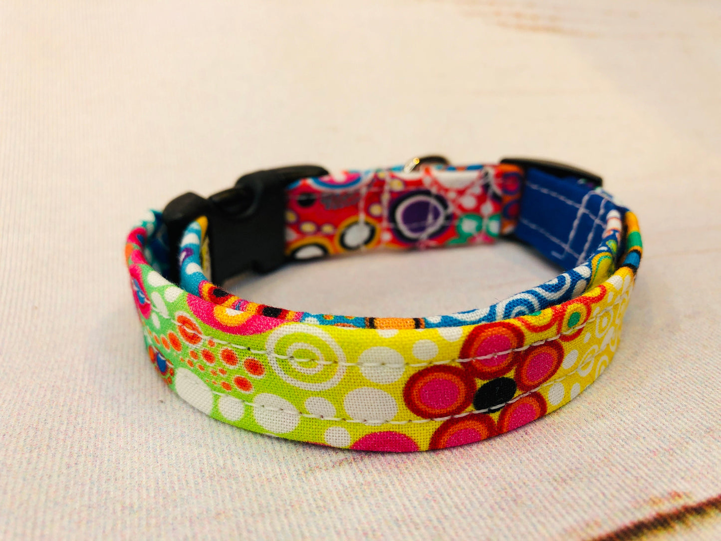 Dog Collar, bubble dog collar, martingale collar, adjustable collar, buckle dog collar, side release, Bright bubbles, bubbles collar