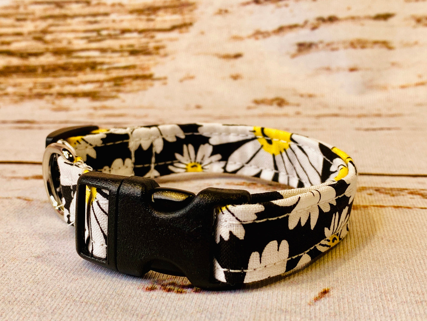 Daisy dog collar, girl dog collar, adjustable collar, washable collar, fabric dog collar, eco friendly, daisies, black, white, yellow, dog