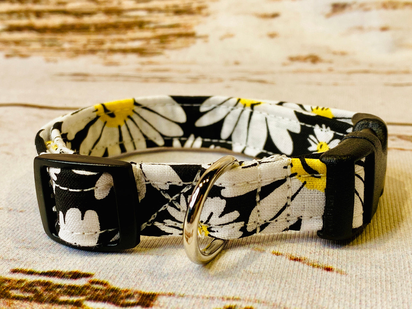 Daisy dog collar, girl dog collar, adjustable collar, washable collar, fabric dog collar, eco friendly, daisies, black, white, yellow, dog
