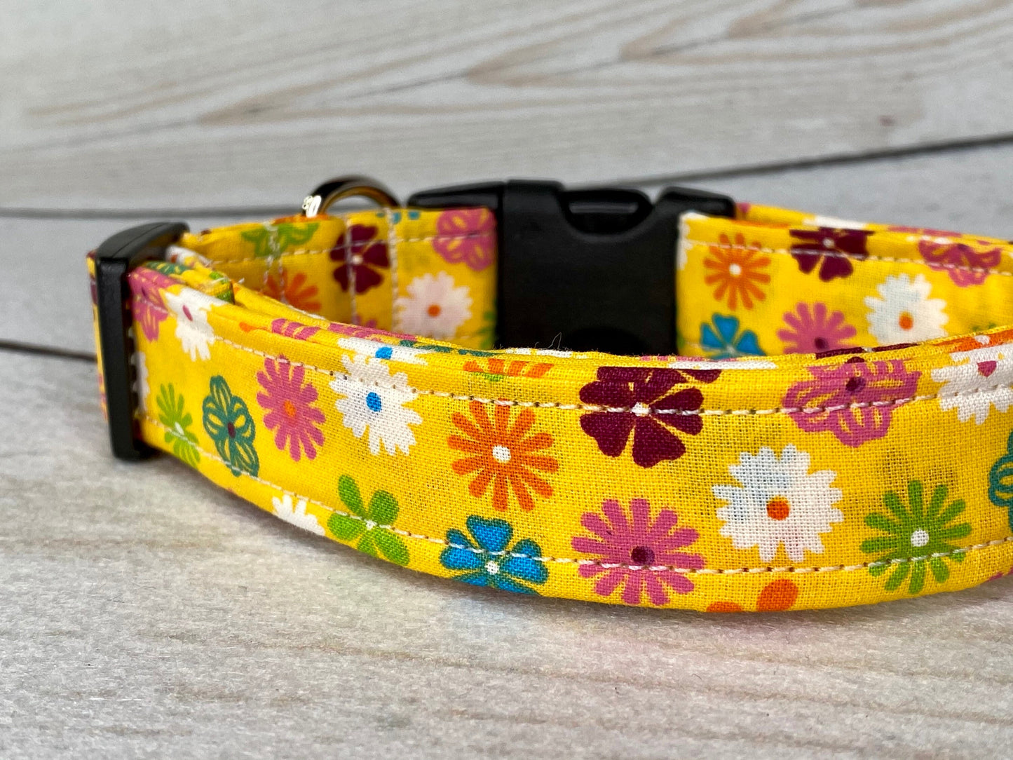 Dog Collar, girl dog collar, floral dog collar, adjustable collar, buckle dog collar, yello, daisy, daisies, floral collar, daisy dog collar