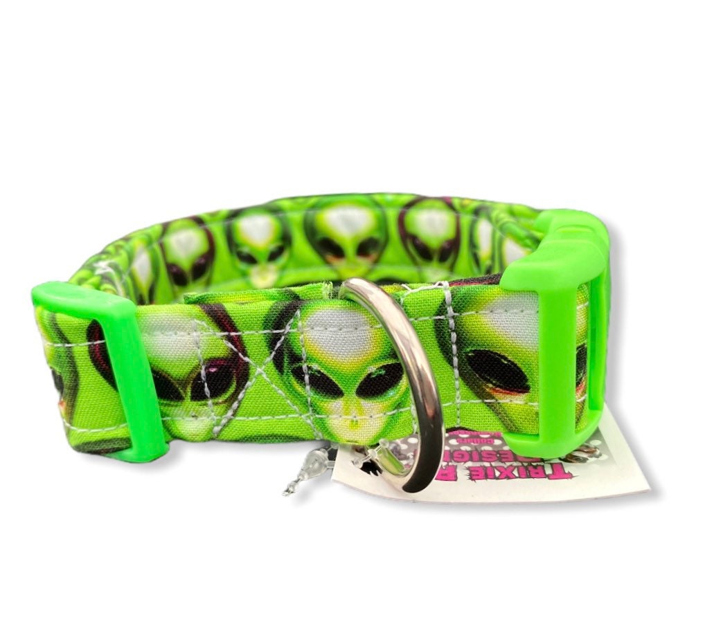 Alien dog collar, sci fi dog collar, funny dog collar, adjustable collar, washable, eco friendly, side release, neon green, alien heads,