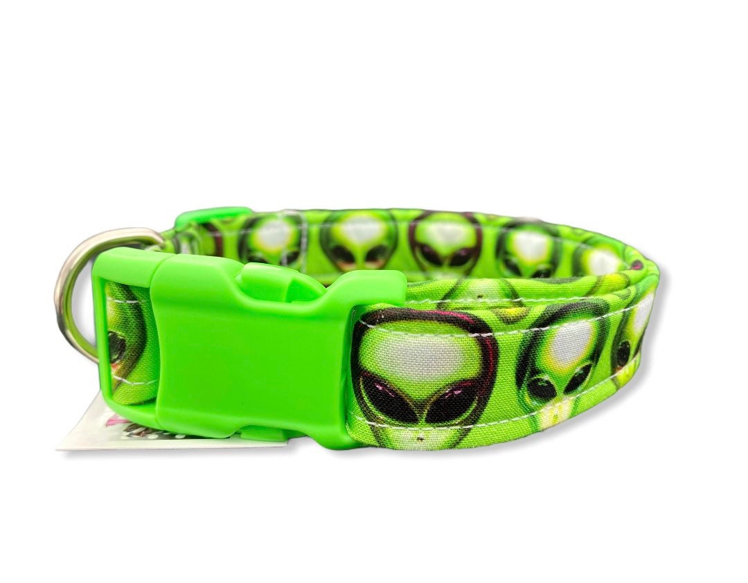 Alien dog collar, sci fi dog collar, funny dog collar, adjustable collar, washable, eco friendly, side release, neon green, alien heads,