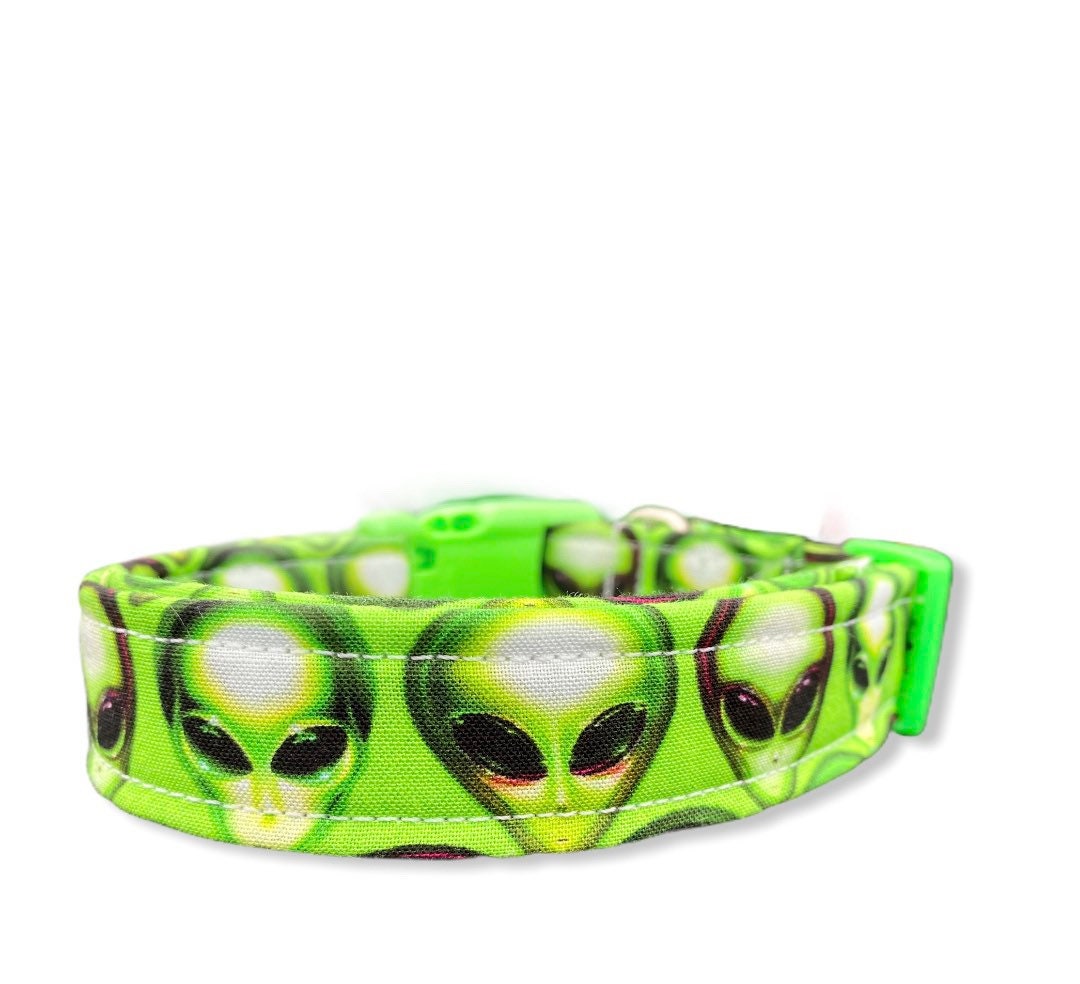Alien dog collar, sci fi dog collar, funny dog collar, adjustable collar, washable, eco friendly, side release, neon green, alien heads,
